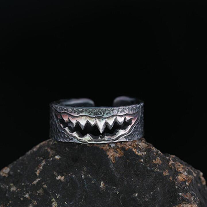 Ring smiley shark tooth